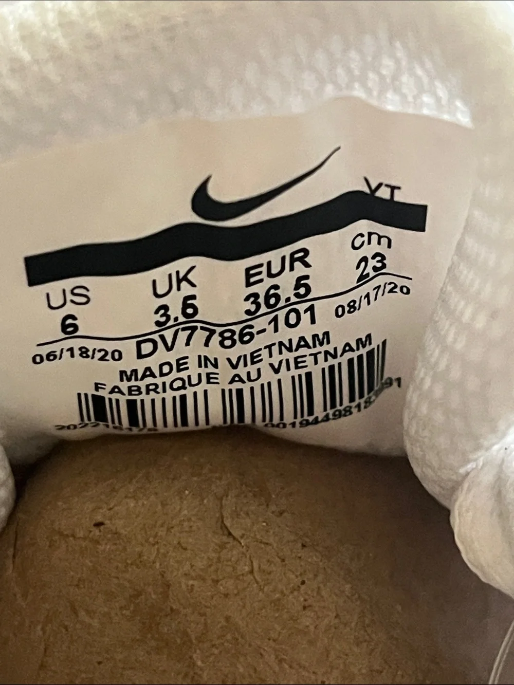 Nike Women's White Mesh Lightweight Sneakers